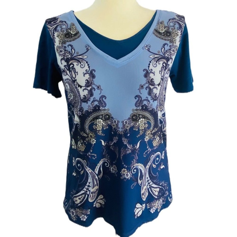 XS DG2 Diane Gilman Women's Blue V-Neck Mesh Paisley Overlay Short Sleeve Tshirt